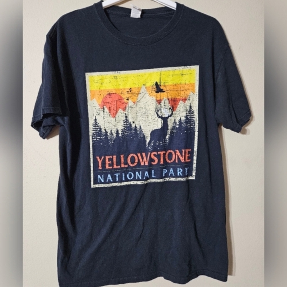 Yellowstone National Park Graphic T-Shirt - Black Size Medium